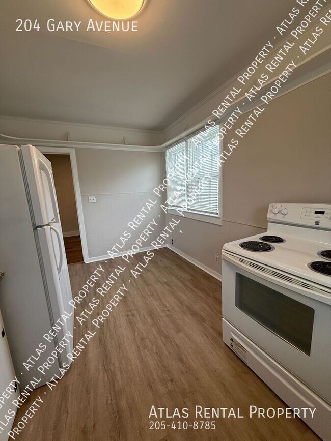 Building Photo - 204 Gary St