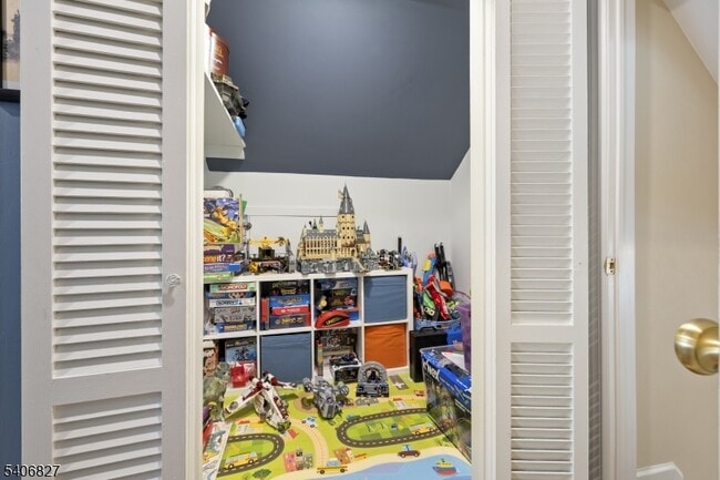 Building Photo - 23 Victor Ave