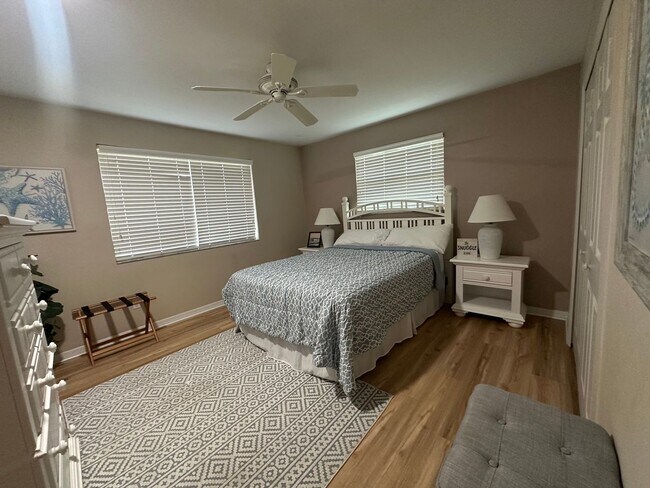 Building Photo - ** 3/2.5 Private Oasis Furnished or Unfurn...