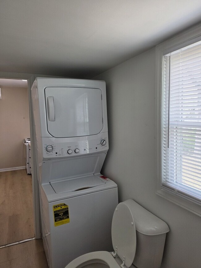 Building Photo - Cute Stoneville Bungalow