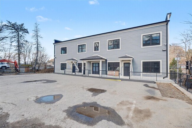 Building Photo - 10 Market St