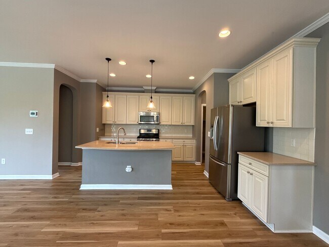 Building Photo - 5818 Glenmore Garden Dr