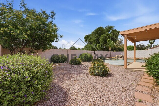 Building Photo - 819 E Cindy St