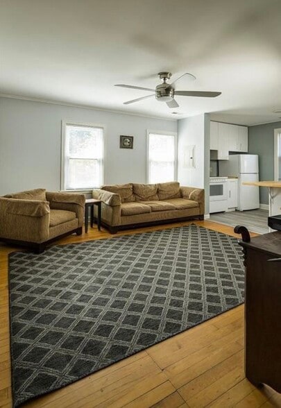 Living room - 355 Saint Clair Ave