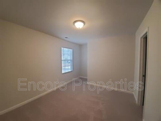 Building Photo - 208 Abercorn Way