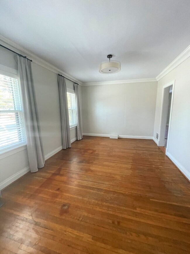 Building Photo - FOR RENT $2895 - Beautiful corner house ac...