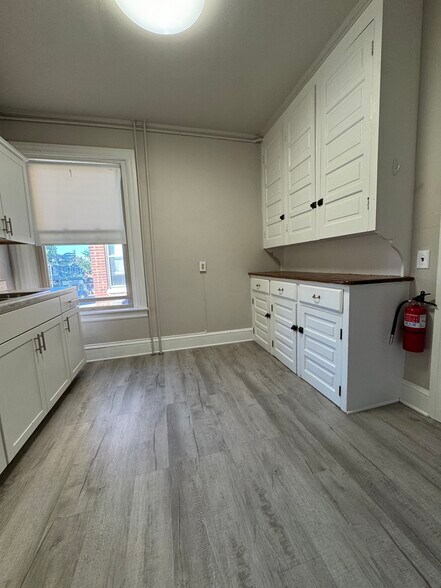 Building Photo - 3 E Chestnut St