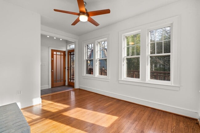 Building Photo - 3 Bed 2.5 Bath - Takoma Park Craftsman - Spacious Rear Deck