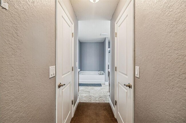 Building Photo - 13070 Sigmund St