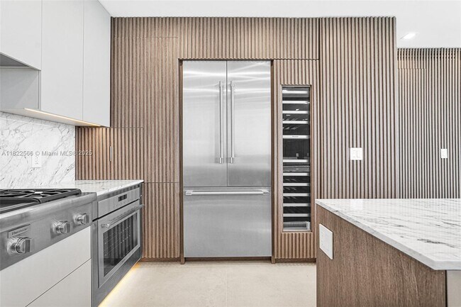 Building Photo - 3535 S Ocean Dr