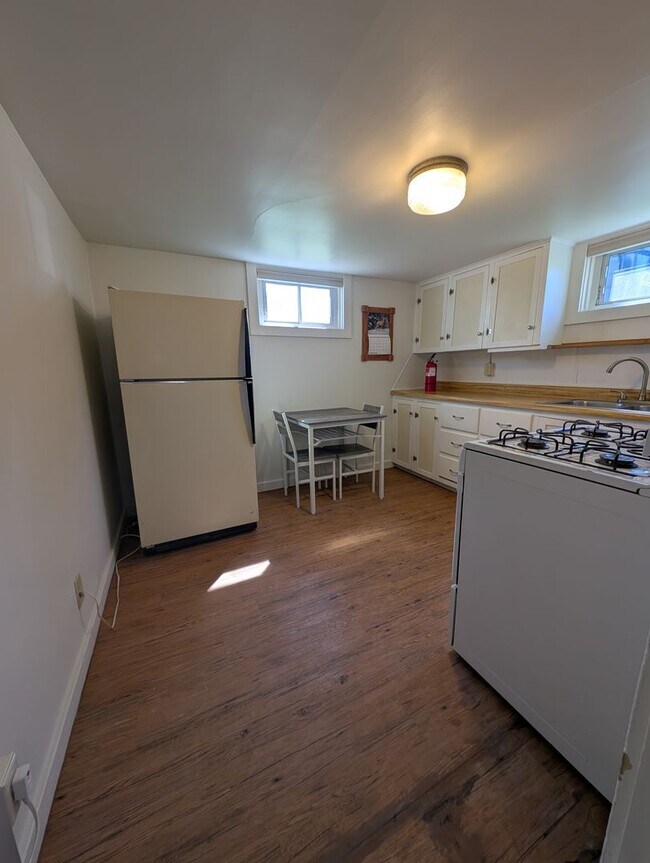 Building Photo - AAJ903