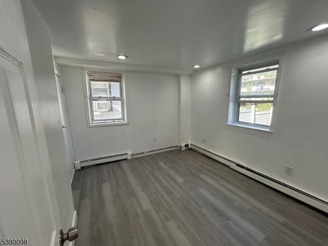 Building Photo - 6809 Grand Ave
