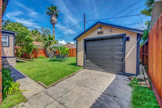 Building Photo - 4828 Wharton Dr