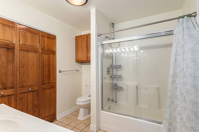 Building Photo - Charming 2-Bedroom Apartment in the Heart ...