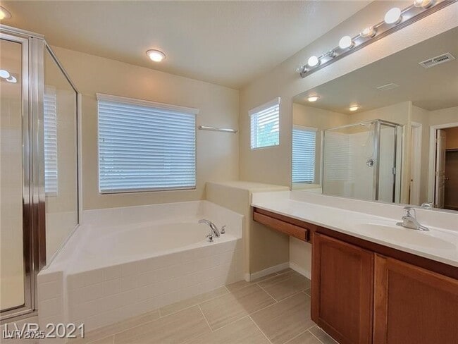 Building Photo - 9132 Spumante Ave