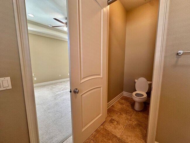 Building Photo - Spacious Haile Plantation Apartment – 3BR/2BA with Over 2,000 Sq. Ft. | Pet Friendly & Prime Loca...