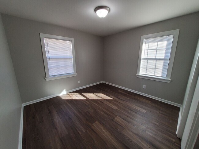 Building Photo - 3575 Kensett Dr