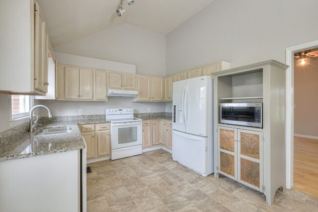 Building Photo - 5020 Old Salem Rd