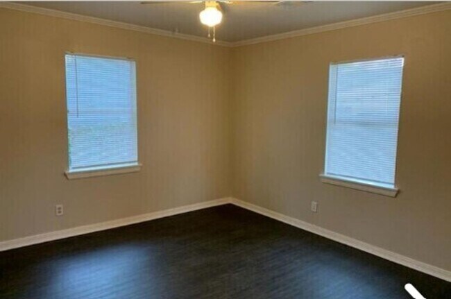 Building Photo - Cozy 2 Bed, 2 Bath Home in Vibrant Old East Dallas