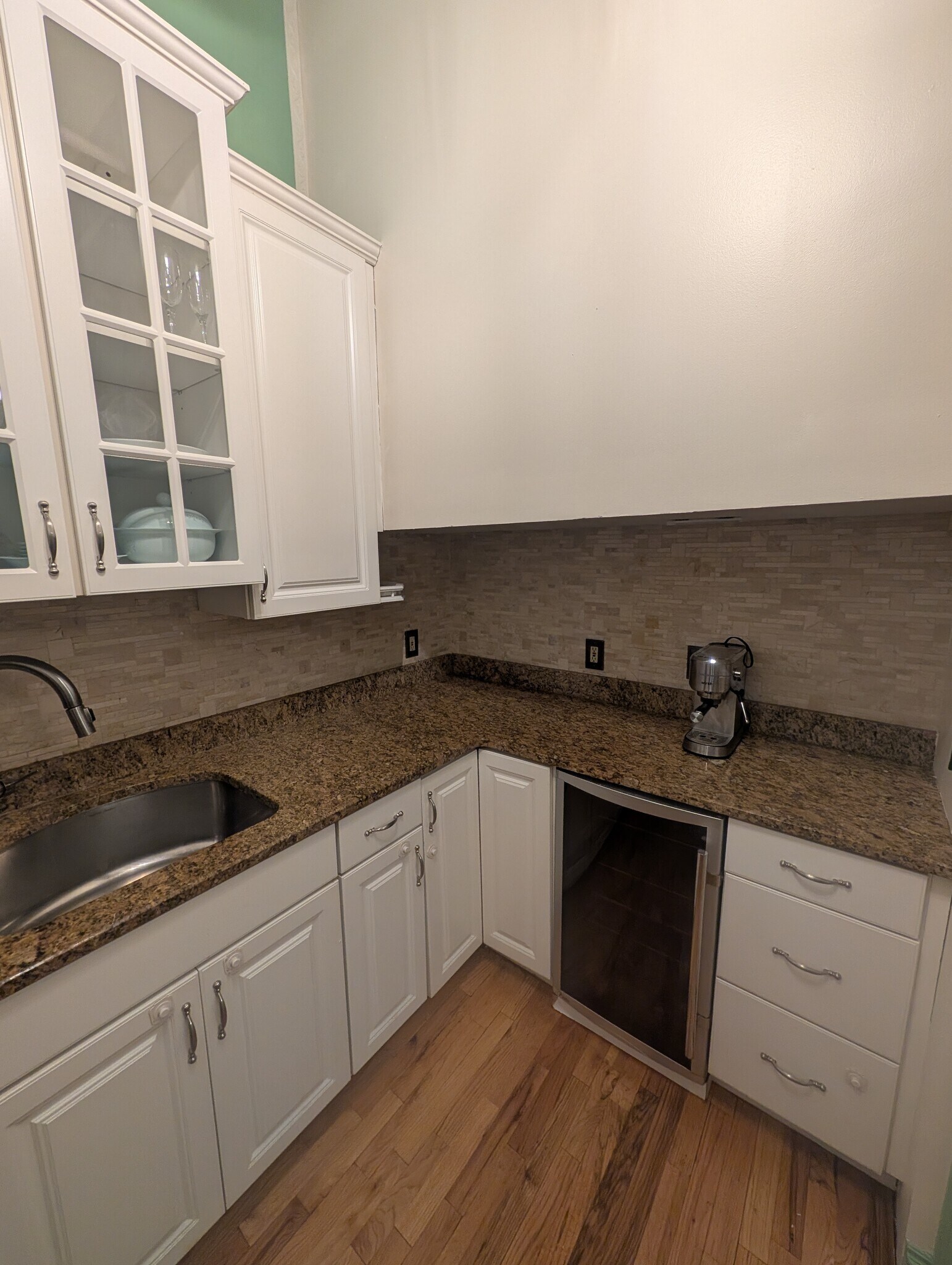 kitchen - 518 Gregory Ave