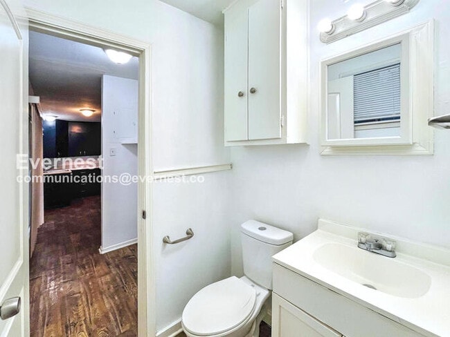 Building Photo - 1460 Woody Dr