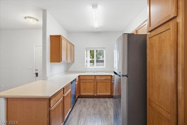 Building Photo - 2291 W Horizon Ridge Pkwy