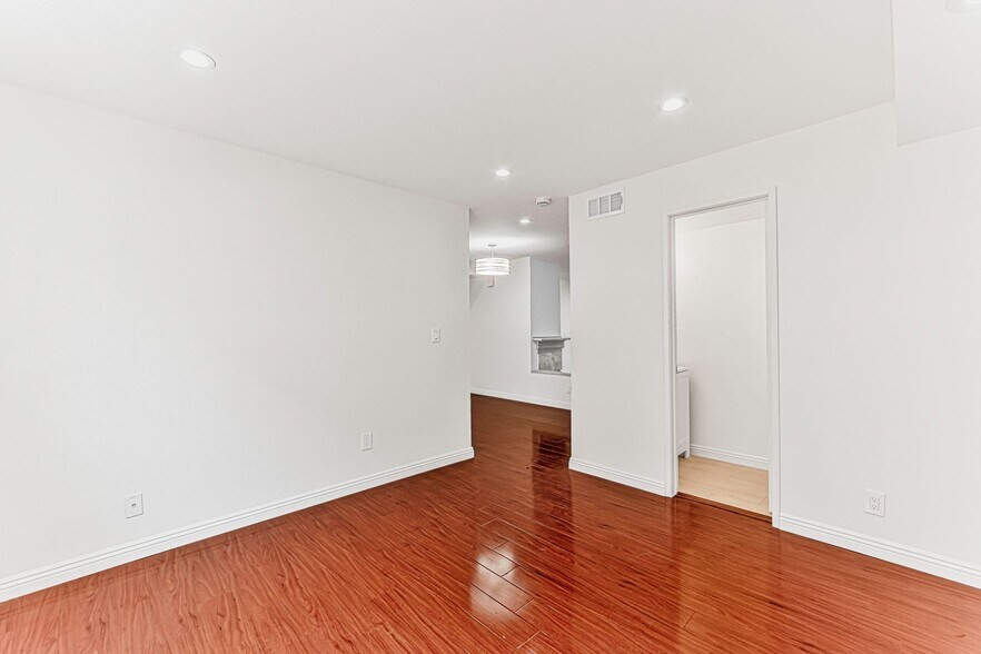 Building Photo - 402 California St