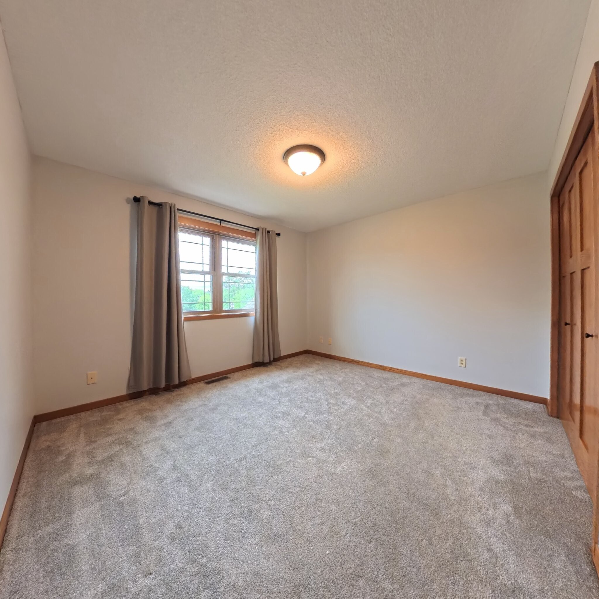 Building Photo - 11956 Castle Rock Ct N