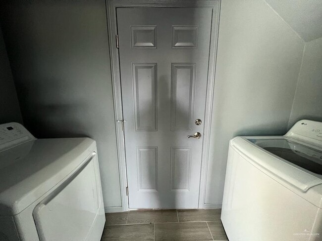 Building Photo - 14 Nassau St