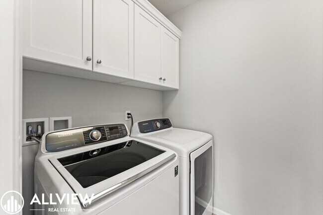 Building Photo - Your Next Home Awaits – Beautiful 3-Bedroom Irvine Townhome