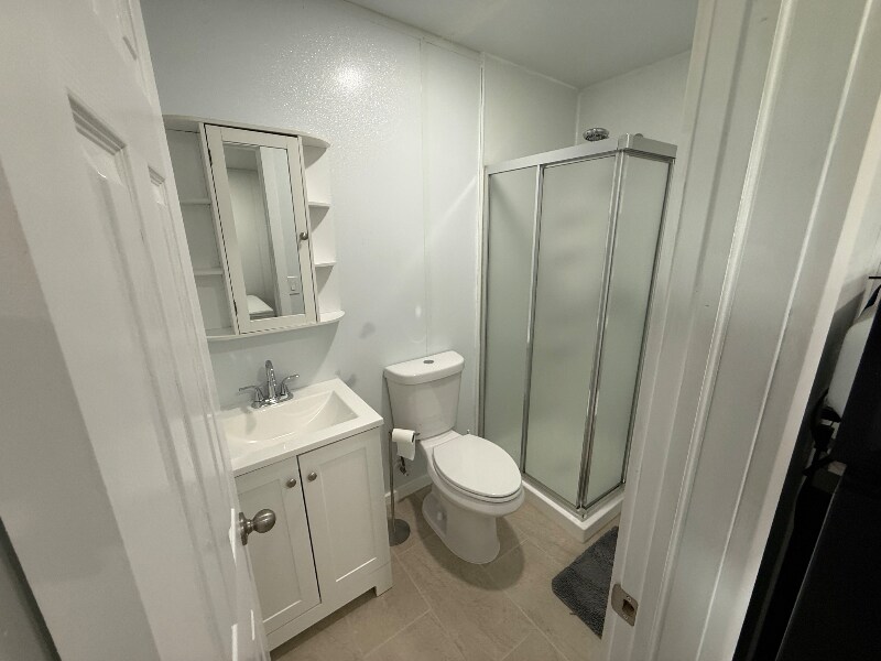 Building Photo - 231 W 41st St