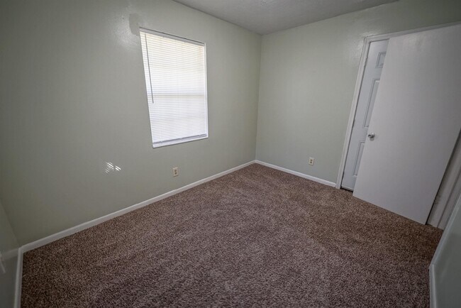 Building Photo - 2304 Hartsfield Ct