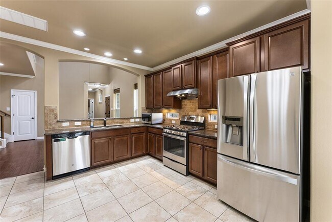 Building Photo - 13400 Briarwick Dr