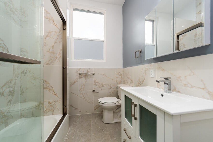 Building Photo - 222 Primrose Ave