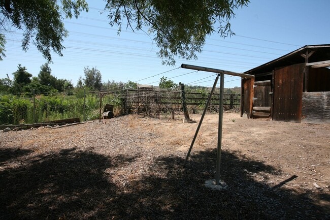 Building Photo - 3 Br that is a little bit country