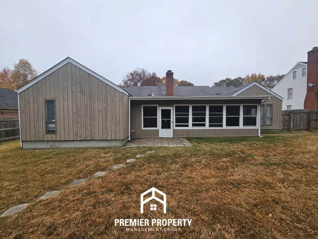 Building Photo - 6869 Amersham Dr