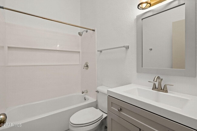 Building Photo - 205 N Alto Mesa Dr