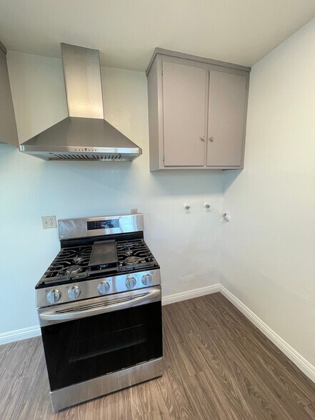 Building Photo - 7634 Garvalia Ave