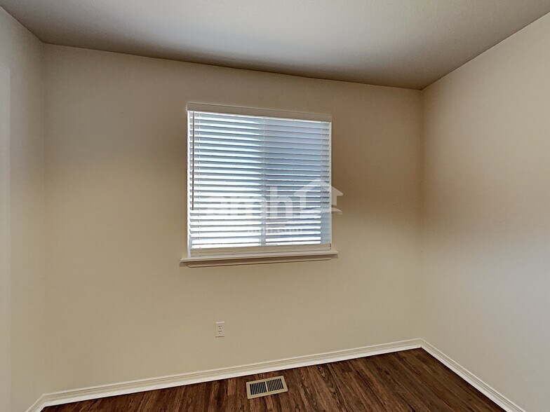 Building Photo - 1279 N Black Wolf Ave