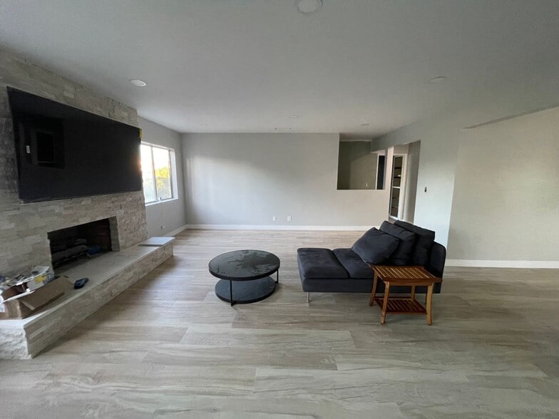 Building Photo - 1237 W 124th St