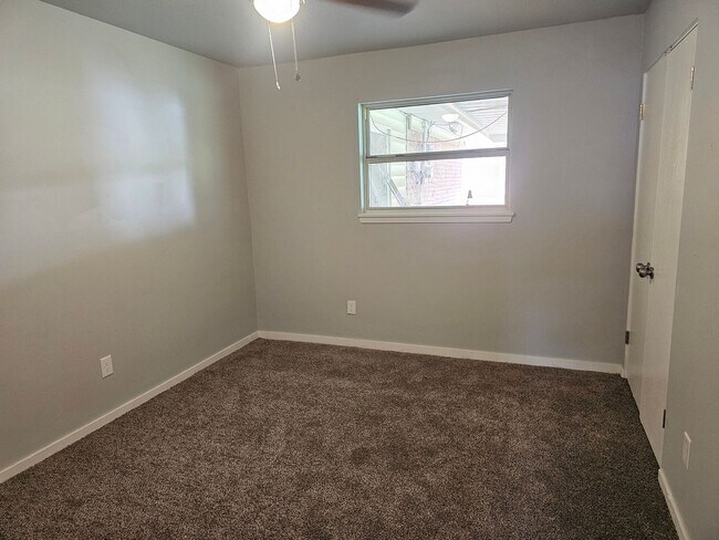 Building Photo - 3 bed 2 bath Newly Renovated Home For Rent