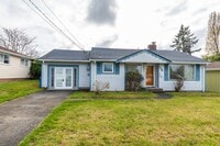 Building Photo - 2 Bedroom Pet Friendly Rambler in Town