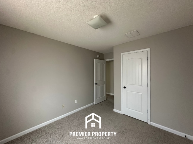 Building Photo - 2280 Southern Woods Dr