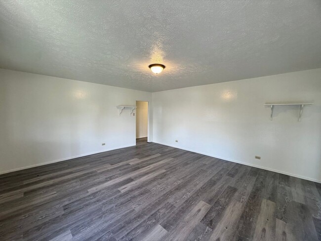 Building Photo - 34 Paina St