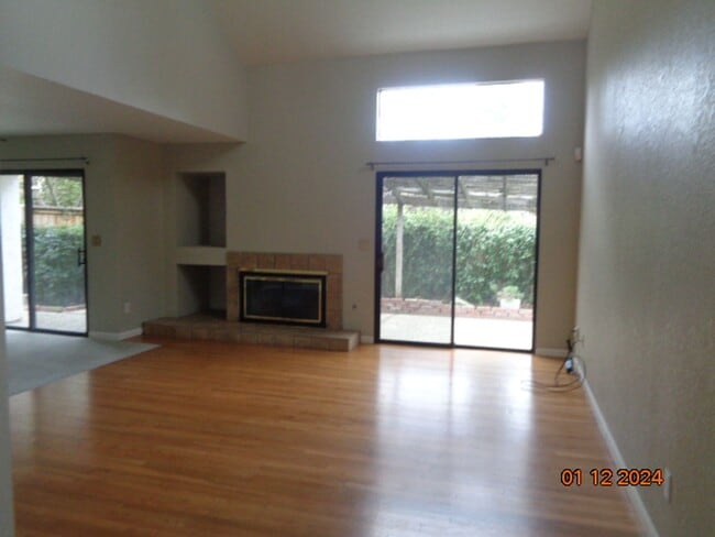 Building Photo - 1250 Redwood Ct