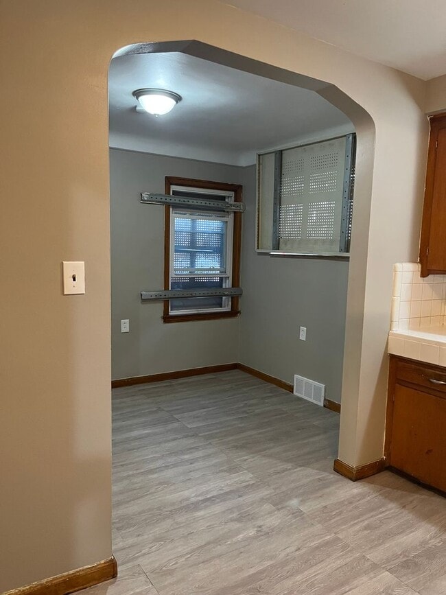 Building Photo - Lovely renovated 3 bedroom house