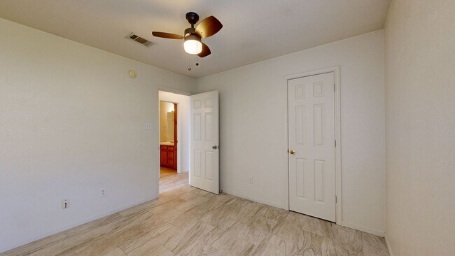 Building Photo - ALL TILE 3 BEDROOM DUPLEX ONLY $1,350 BY A...