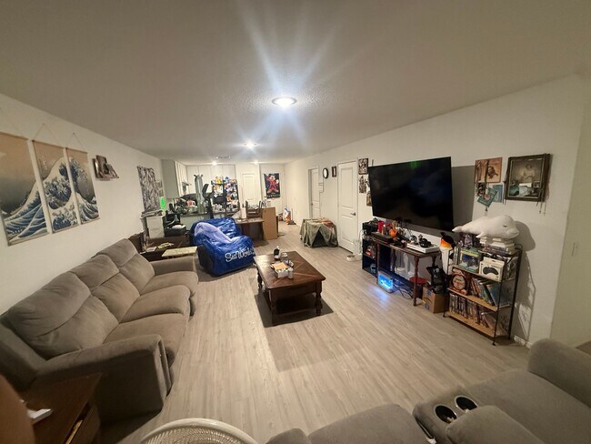 Building Photo - 3810 Kurz Plz S