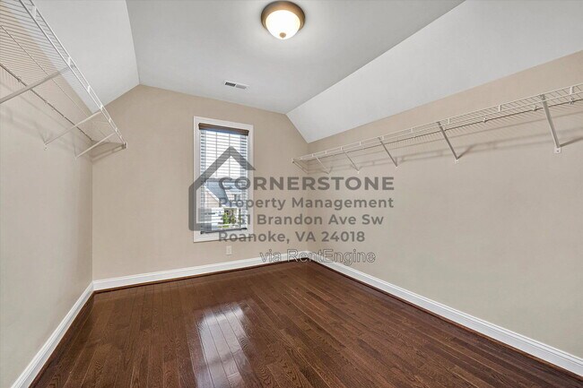 Building Photo - 2737 Russlen Dr