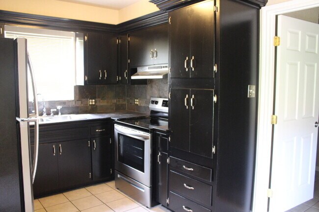 Building Photo - Pet friendly!!